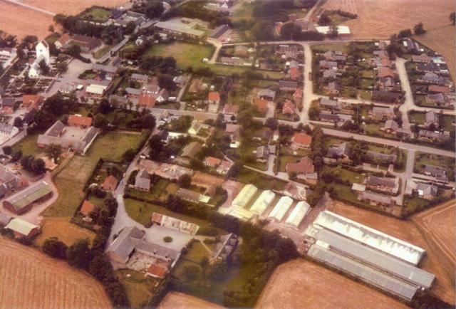 Luftfoto fra o.1983 set mod syd-vest